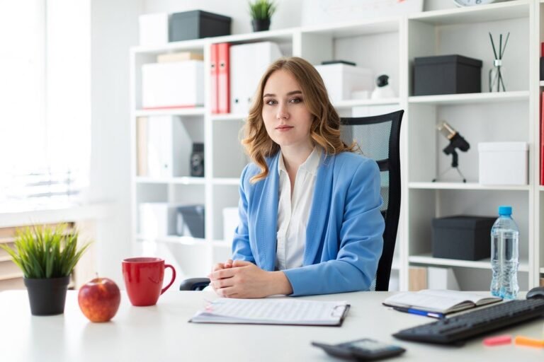 girl-young-business-businesswoman-office-study-1456581-pxhere.com
